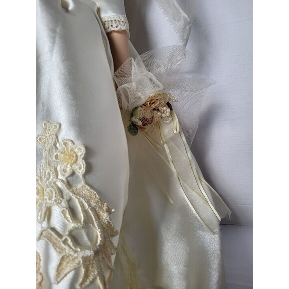 Cracker Barrel American Classic Collection Porcelain Bride Doll Abigail 22” - Picture 8 of 16